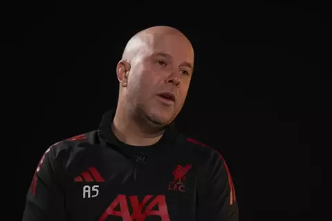 سلوت: يجب إظهار جودتنا أمام باريس.. وسنُحيي ذكرى كارثة هيلزبره